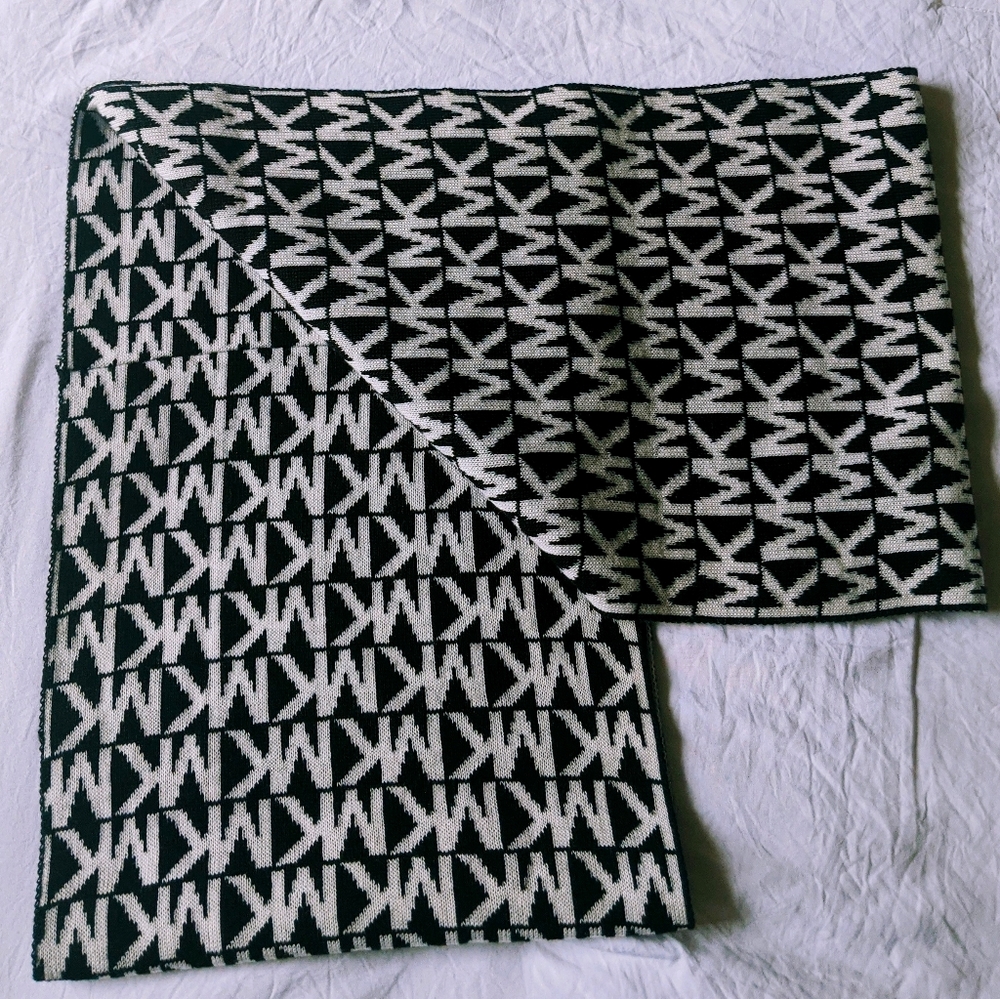 Michael Kors Infinity Scarf - NWOT